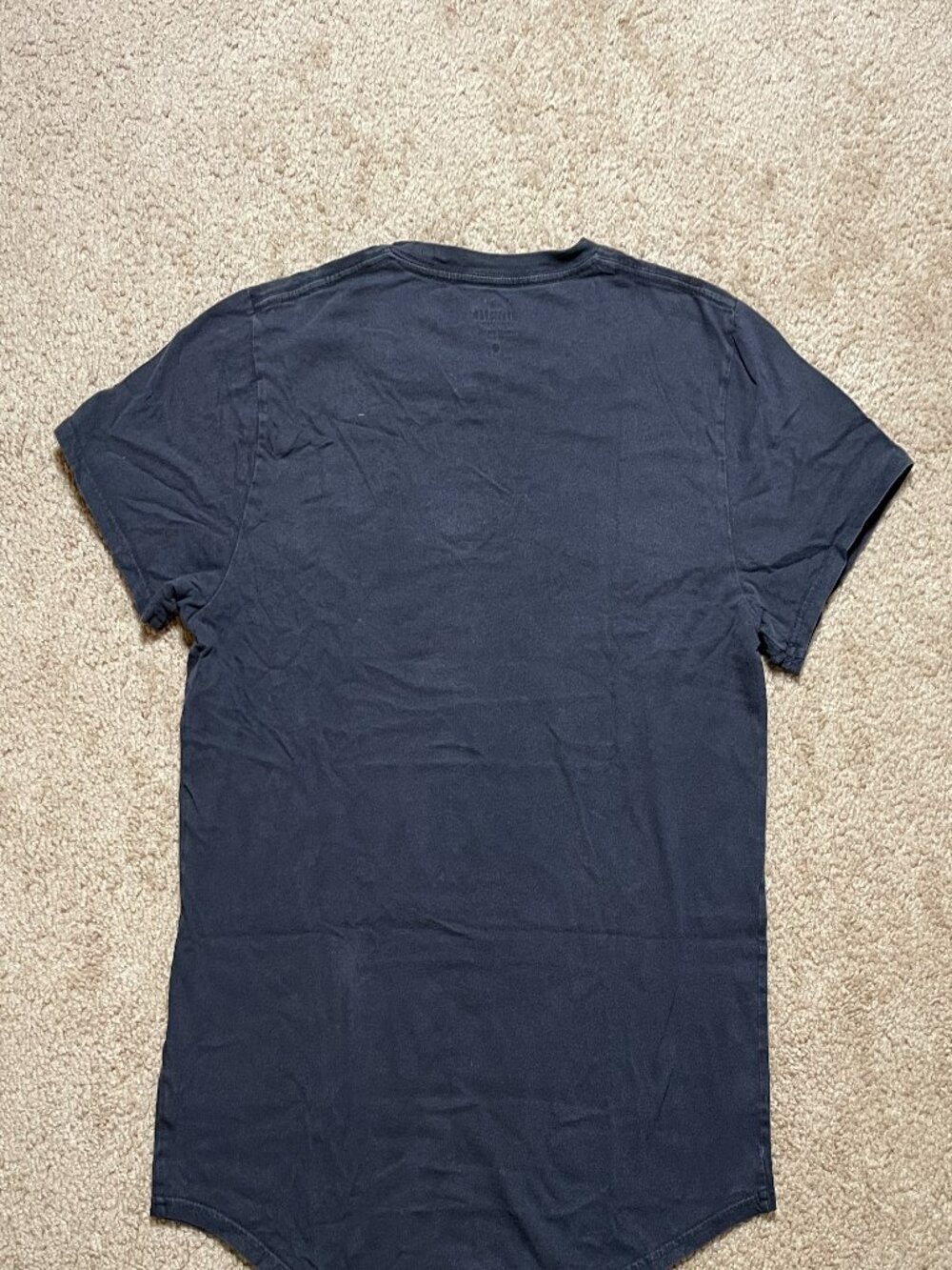 Hollister Black Curved Hem T-Shirt - Picture 2 of 4